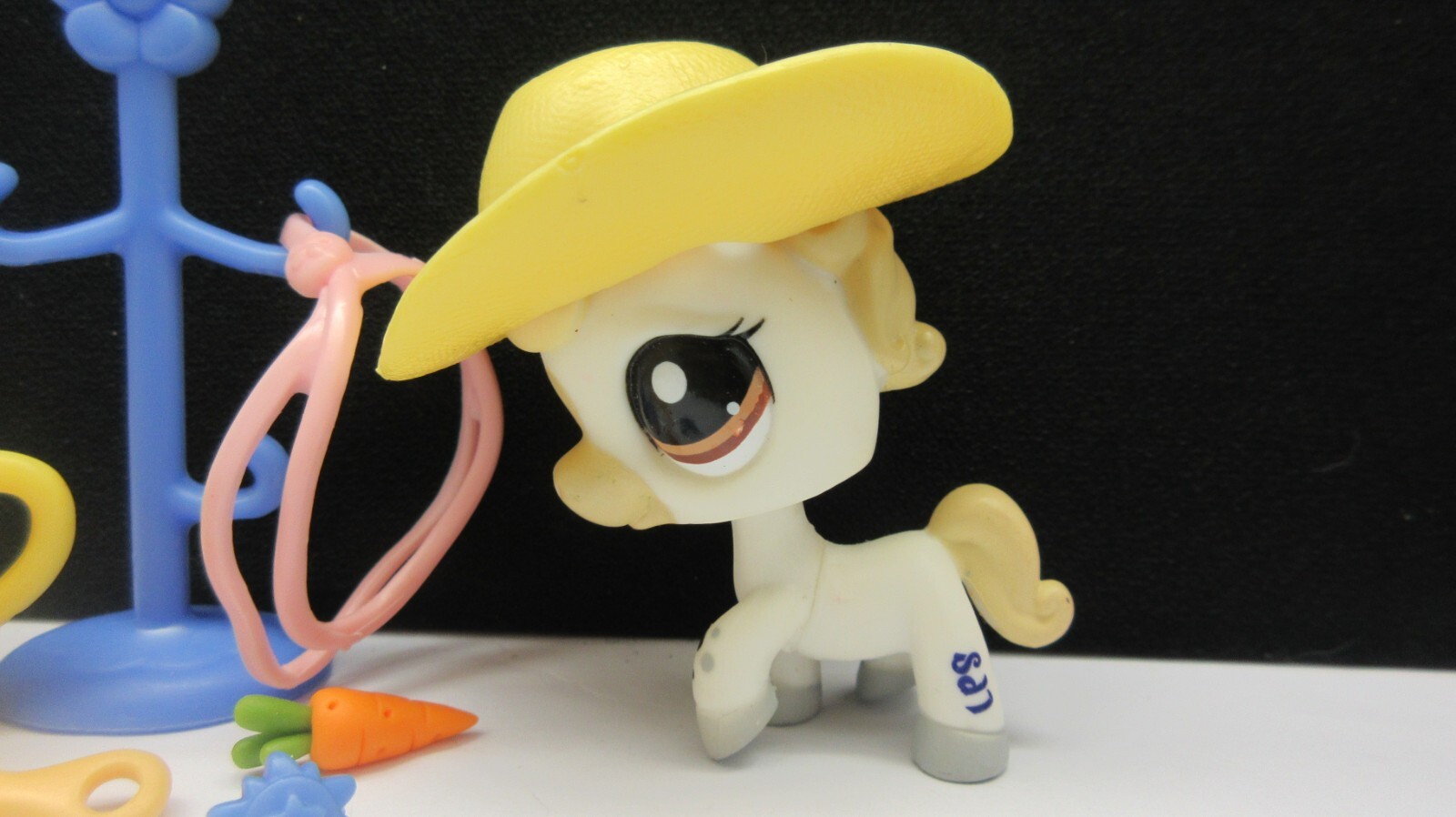 PONY LITTLEST PET SHOP #1709 MACCHIE GRIGIE CREMA CAVALLO BLU NASTRO CAPPELLO BRIGLIA TROFEO
