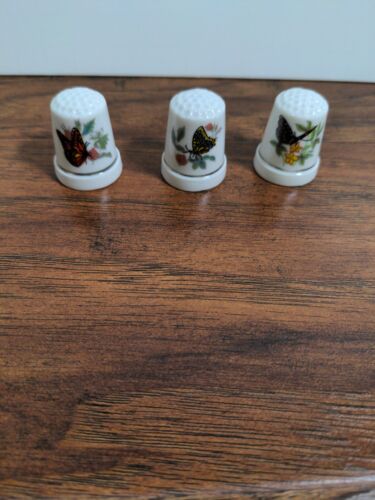 Butterfly Thimbles Set of Three Porcelain w/Gold ring and Butterflies Flowers - 第 1/4 張圖片
