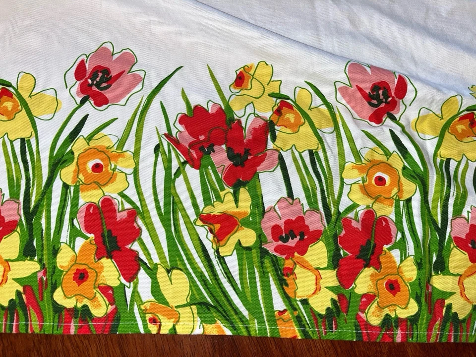 Vera Neumann Daffodils & Poppies Tablecloth 69” X 51” - Image 4 of 4