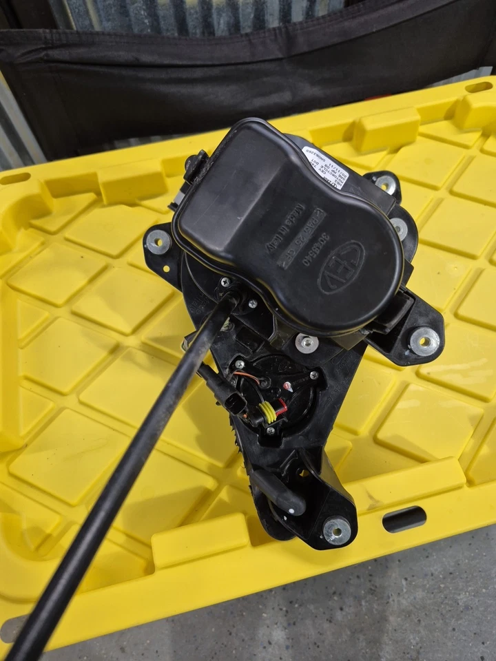 2010-2018 11 CAN-AM SPYDER RT-S ROADSTER OEM Right Headlight Headlamp 12 13 14 - Image 2 of 3