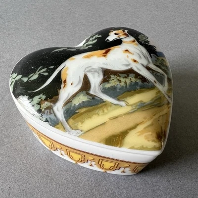 Boîte Coeur Miniature Pilulier Limoges et Porcelaine De Paris Chien Lévrier - Photo 1/4