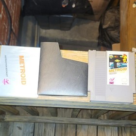 Nintendo Metroid NES Game Cartridge with Manual and sleeve 