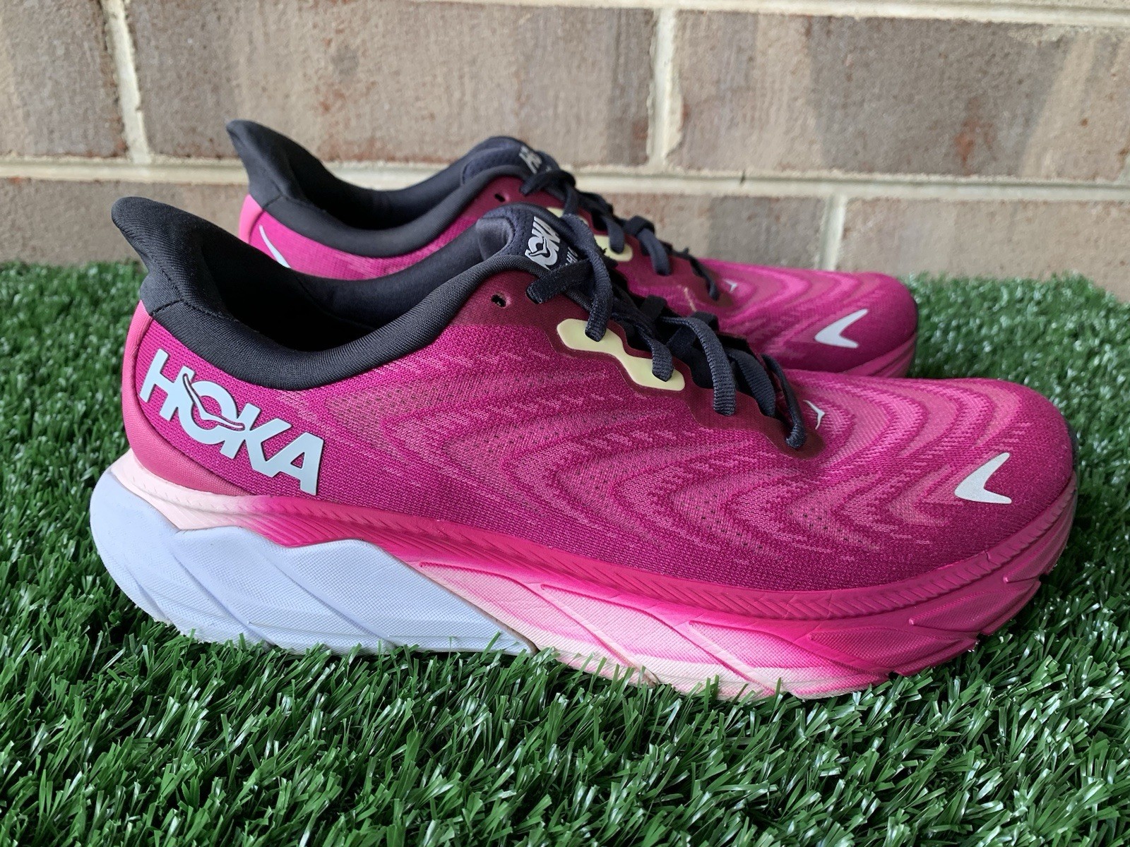 Size 10 B - Hoka One One Womens Arahi 6 1123195 FFIR Pink Running Shoes Sneakers thumbnail 2