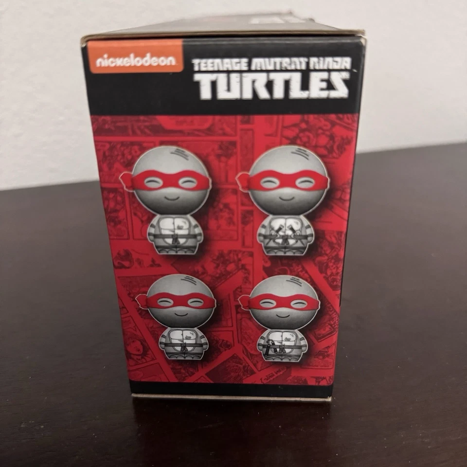 Juego de vinilos exclusivo Dorbz TMNT NYCC 2016 - Rafael blanco y negro Foto 3 de 4