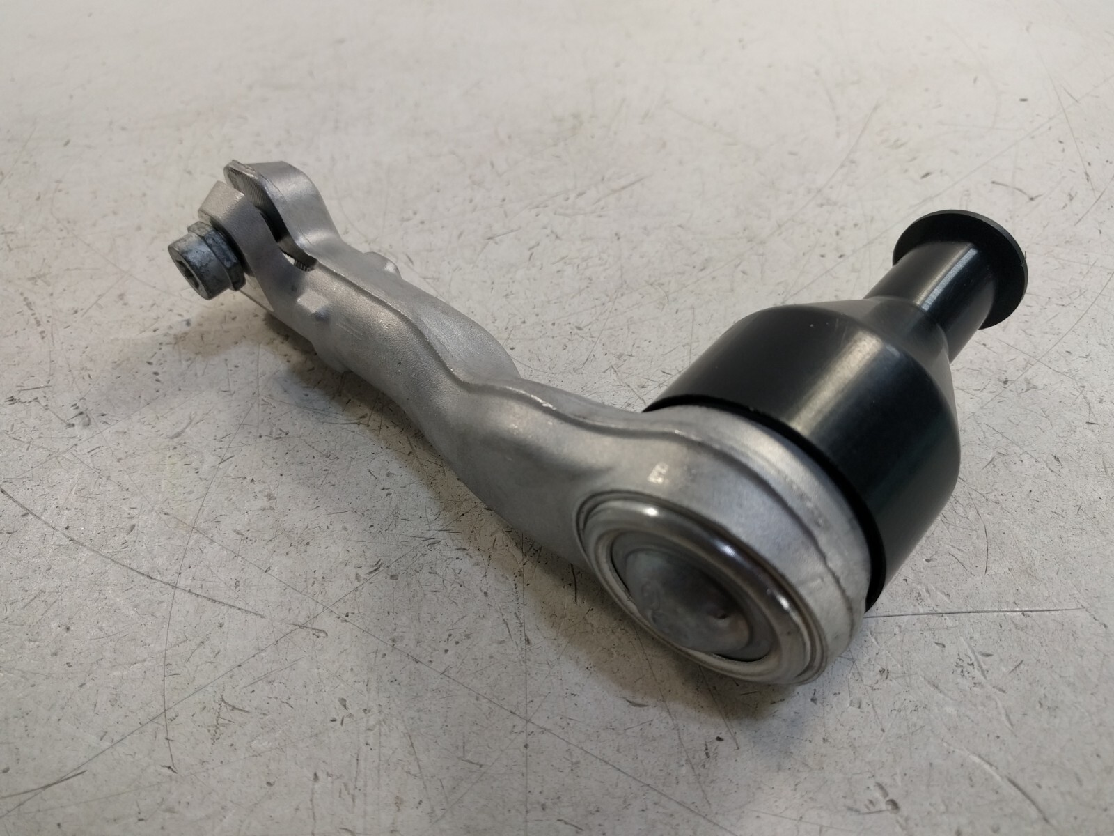 2017-2019 Rolls Royce Cullinan LH Ball Joint OEM 32106880737
