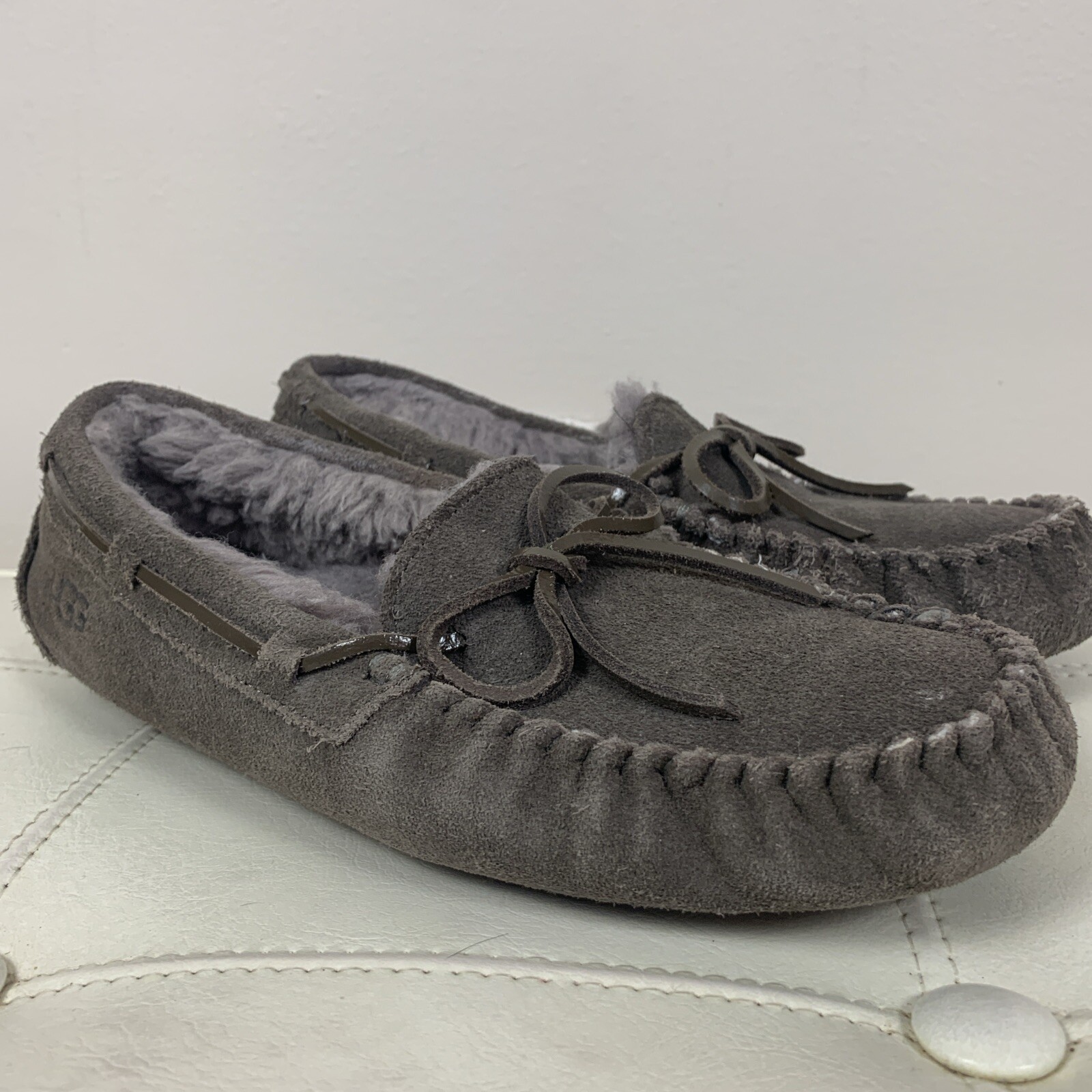 SAOLA Ciabatta UGG Dakota in pelle grigia mocassino suola gomma shearling 9 40