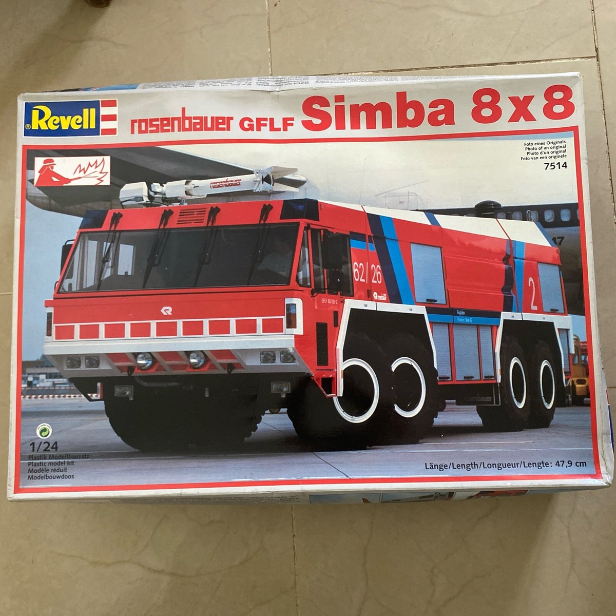 Maquette camion pompier - Revell ref 7514 - Rosenbauer GFLF Simba 8x8 - échelle 1:24 - année 1988 - Modélisme