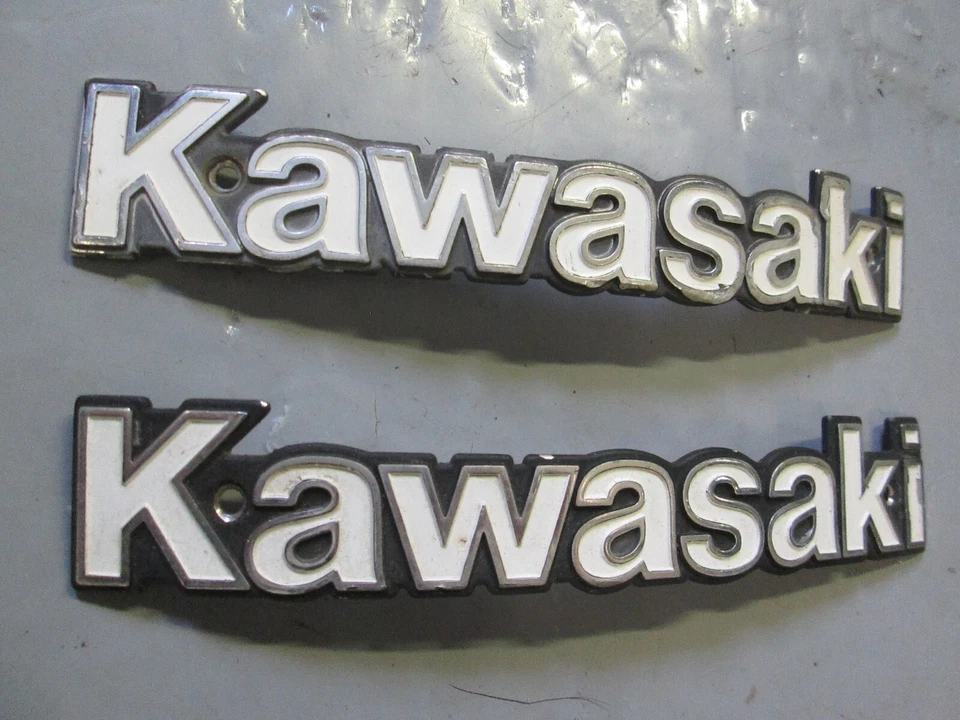 KAWASAKI 1977 - 1983 EMBLEMA TANQUE DERECHO / IZQUIERDO (INSIGNIA) 56014-1038 (PAR) Foto 3 de 4