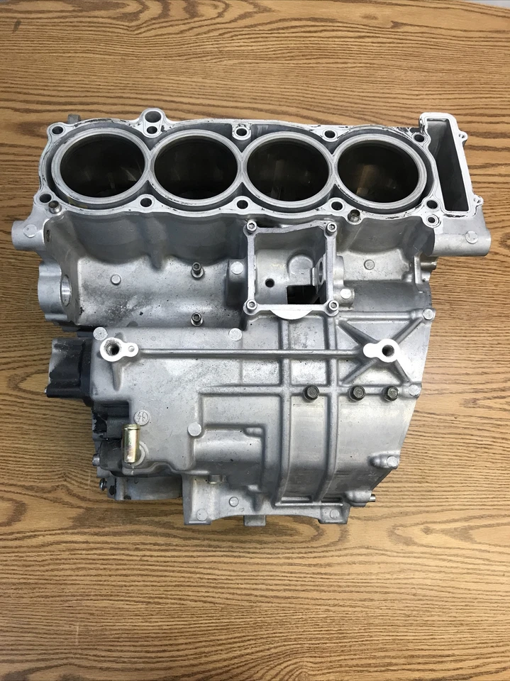 YAMAHA FJR1300 2003-2005, PIEZA CÁRTER # 5JW-15100-01-00 Foto 3 de 4