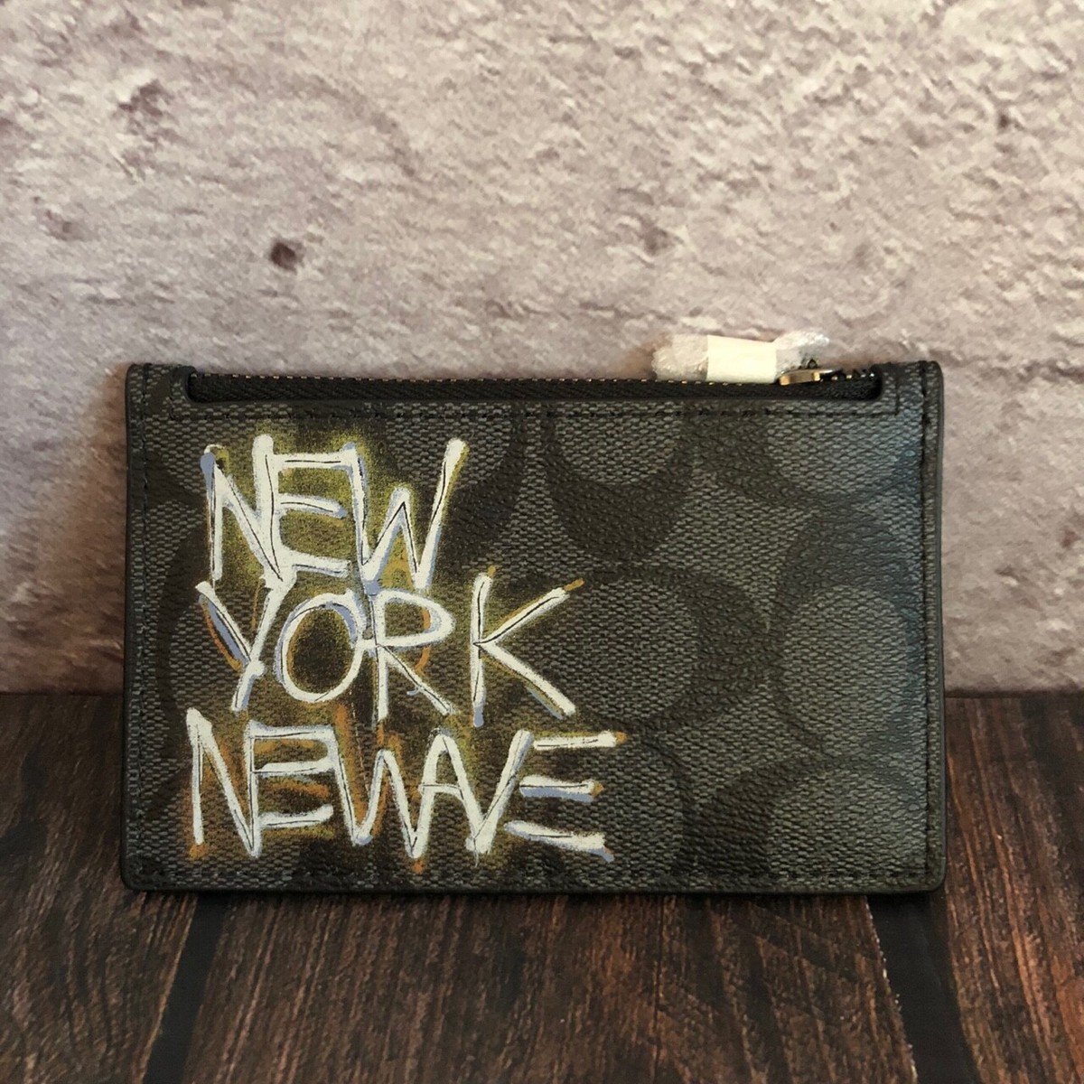 アートな小物 COACH x Jean-Michel Basquiat ZIP CARD CASE NWT Coach X Jean-Michel Basquiat Zip Card Case In Signature