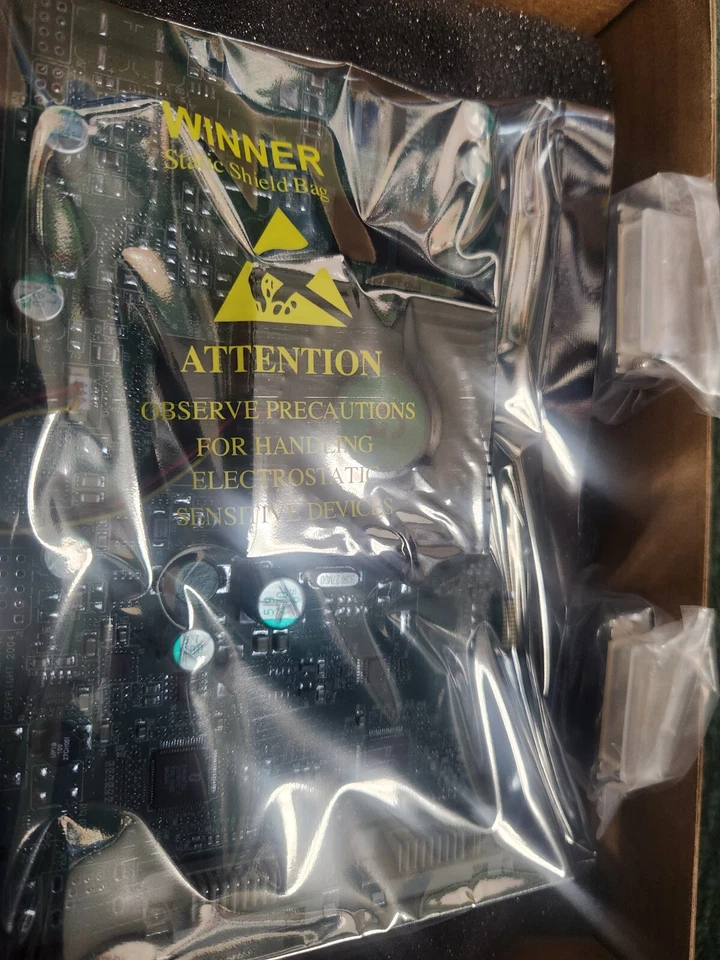 Matrox Dual head Video card P650 P65-MDDE128 128MB DDR DVI PCI E x16 - new! - Image 2 of 4