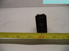 Carling Technologies Switch Left Hand, Right Hand, Positon L24D1 A06-36027-011