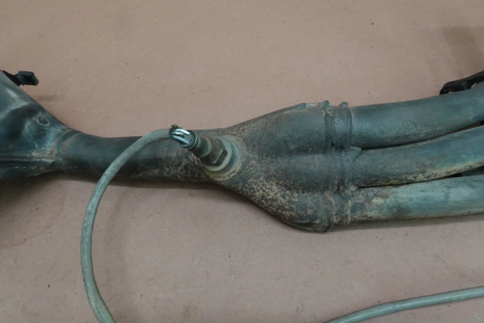 2001-2010 Honda Gold Wing GoldWing GL1800 tubo de escape lateral esquerdo - Imagem 4 de 4