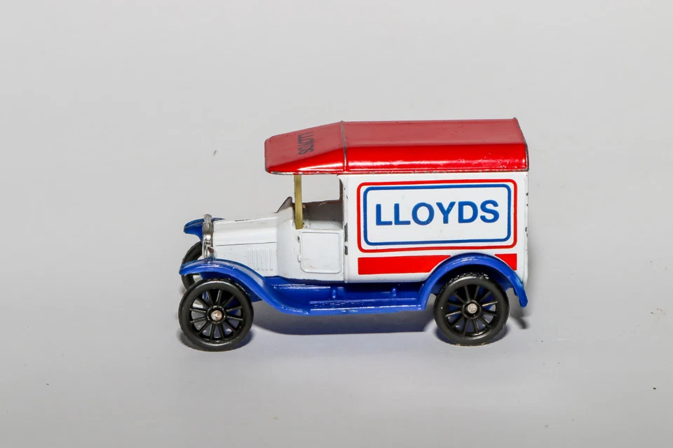MATCHBOX DIECAST 1921 MODEL T FORD LLOYDS Good condition. Some minor play wear - Image 2 of 4