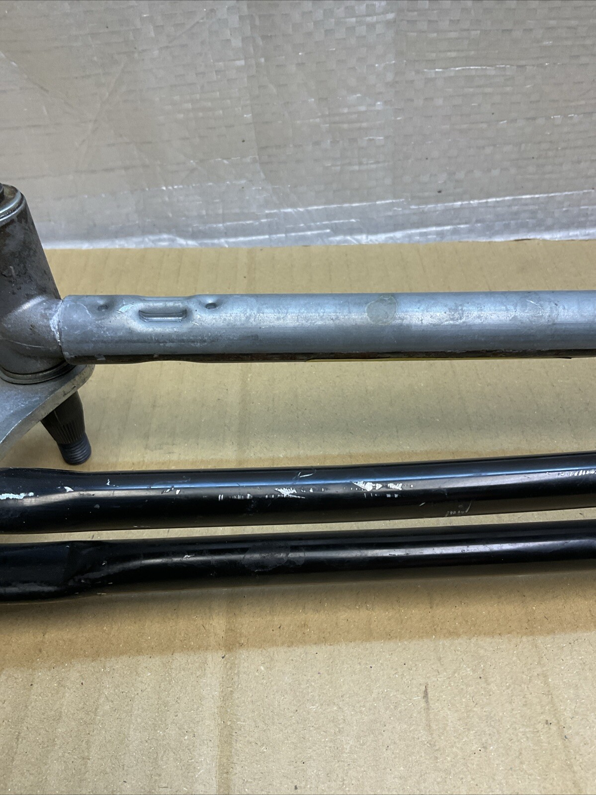14-20 Maserati Quattroporte Front Windshield Wiper Mechanism 670007561 OEM