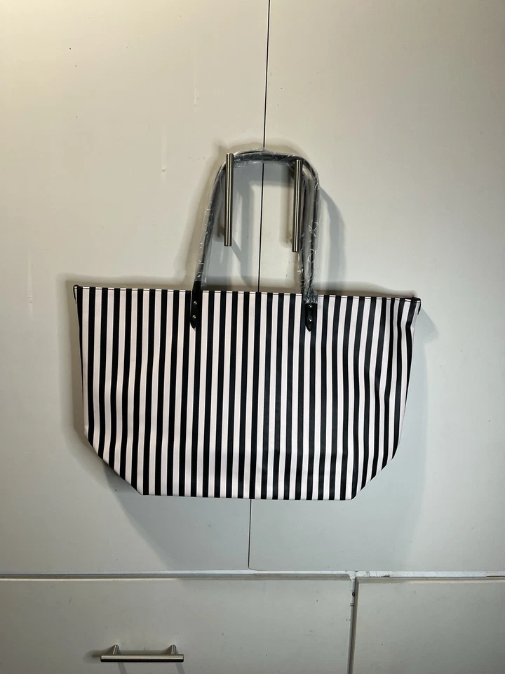 NWT Victoria’s Secret Large Black/White Weekender Tote Bag S12171704 - Image 3 of 4