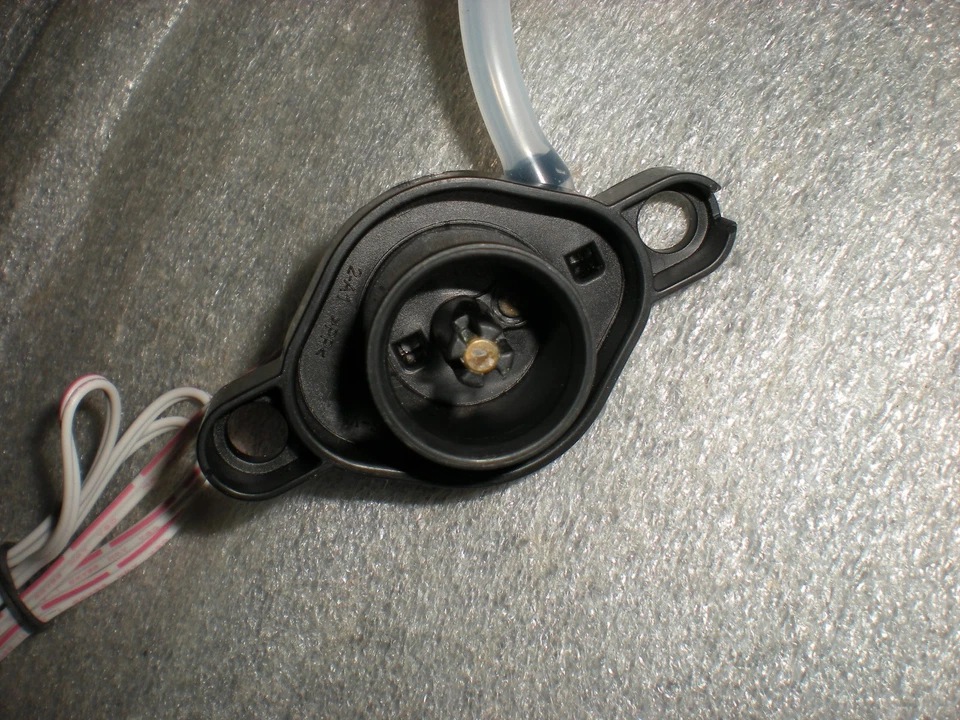 Plugue e sensor conector tanque limpo limpador com fio Hoover FH46000V fabricante de equipamento original - Imagem 2 de 4