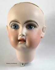 POUPEE JUMEAU. TÊTE EN PORCELAINE. CORPS DE COMPOSITION. XIX-XX SIÈCLE