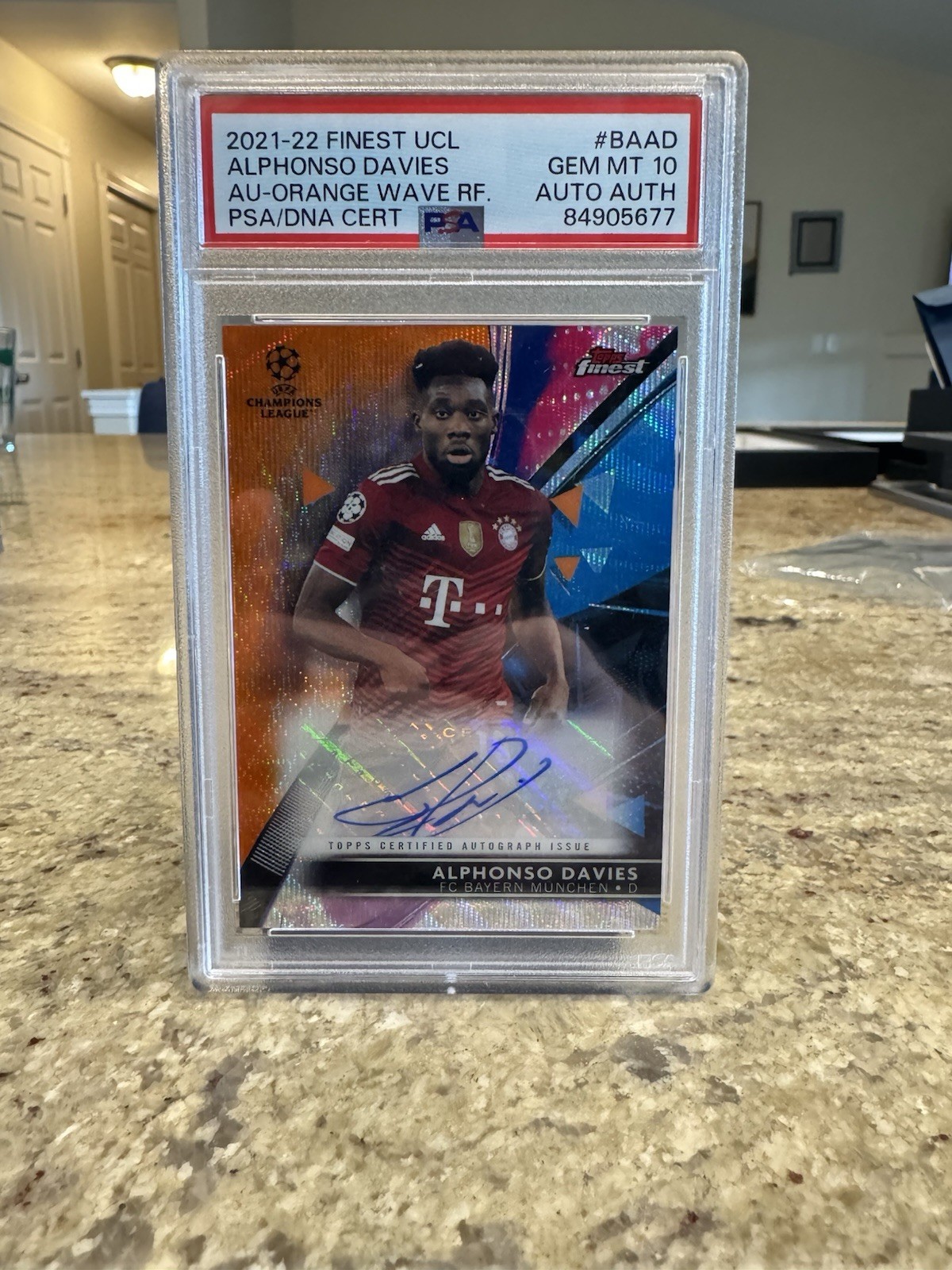 Topps 2021-22 Finest Alphonso Davies BA-AD Orange Wave Auto /25 PSA 10