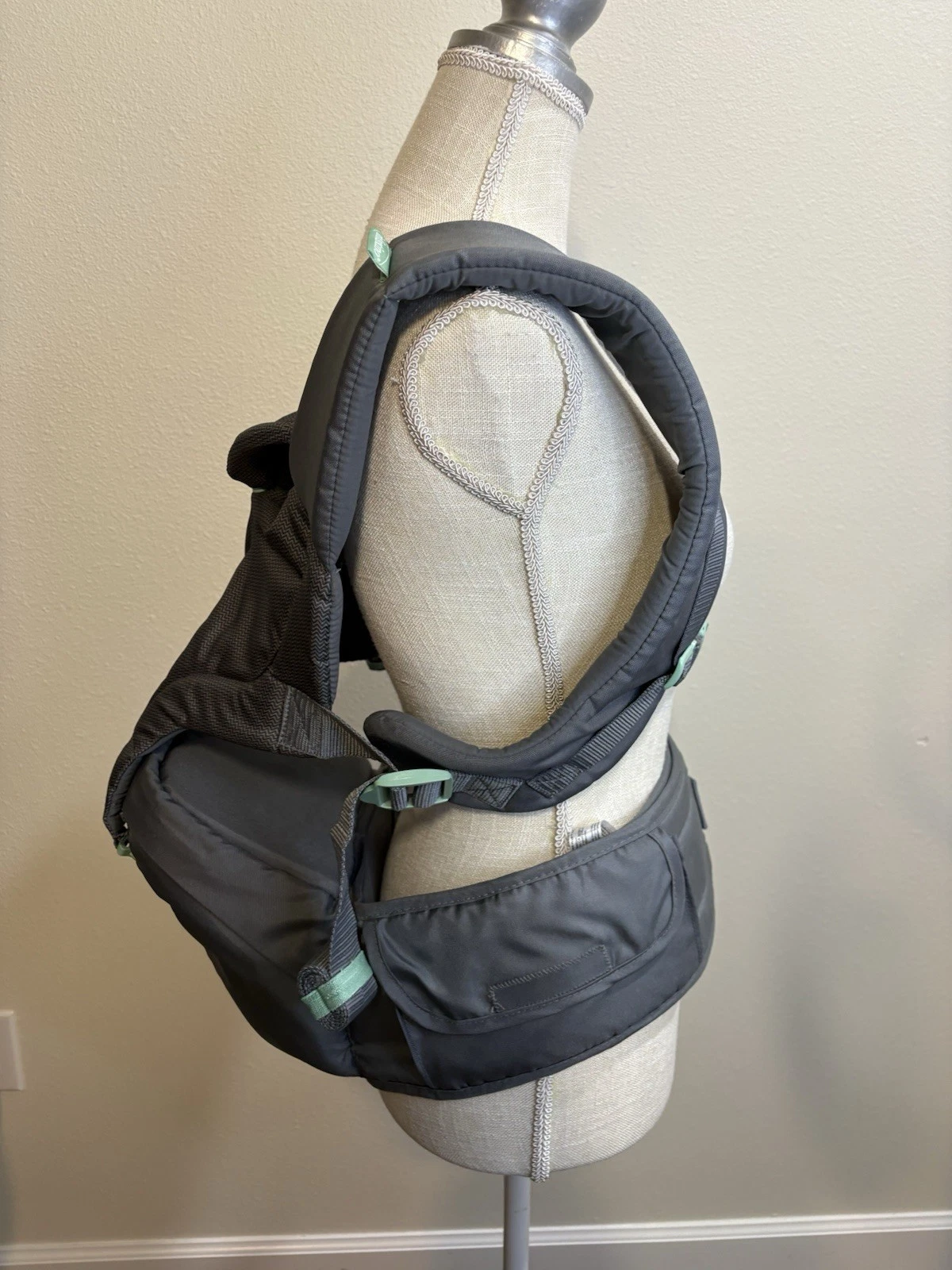 Infantino Hip Rider Plus 5 In 1 Seat Carrier #200012 Grey With Teal Latches