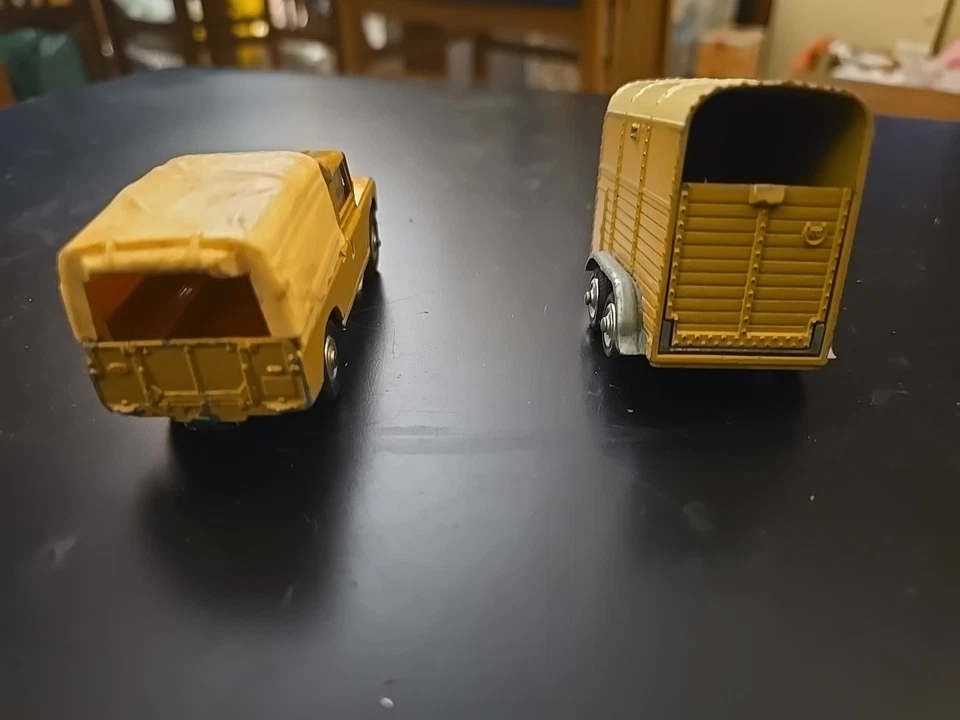 Macchina Corgi Toys - LAND ROVER 109 W.B+ RICE PONY TRAILER - made in GT Britain - Immagine 4 di 4