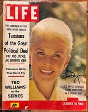 Dorris Day iconic actress & singer REAL hand SIGNED Autographed LIFE Magazine
