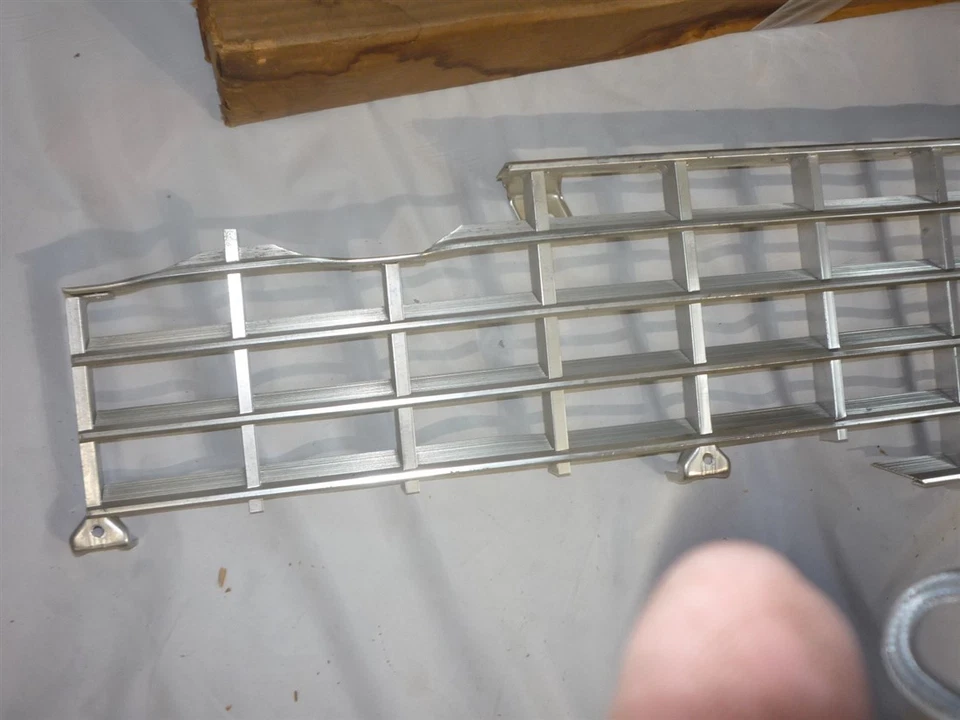 Conjunto de rejilla Plymouth 1959 nos Foto 2 de 3