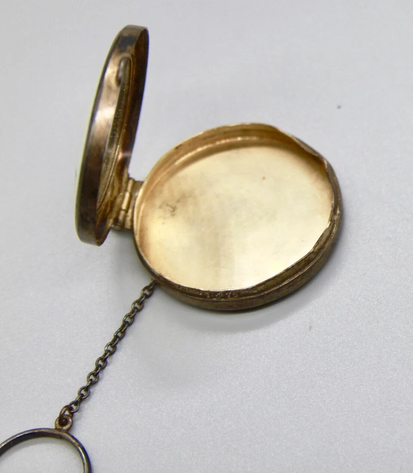 Caja Compacta Pastilla Esmalte Guilloche Plata Serling con Cadena y Anillo para Dedos  Foto 3 de 4