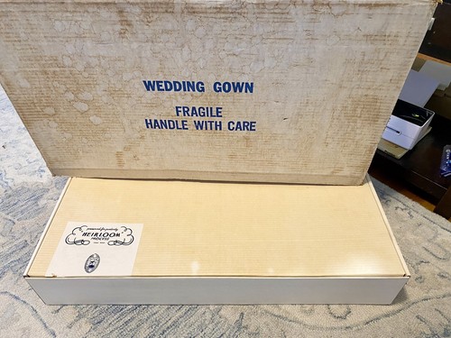 Vintage White Wedding Dress/Gown In Vacuum Sealed Box 1978 - Picture 6 of 8