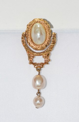 Vintage Richelieu Baroque Faux Pearl Victorian Brooch Pin Signed - Picture 2 of 5