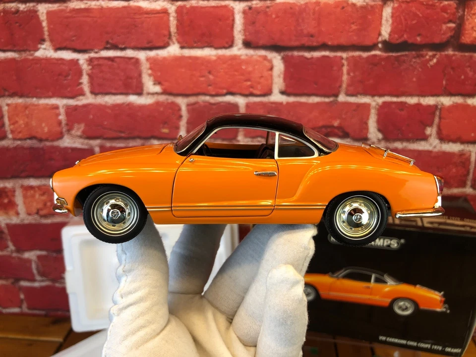 NEW IN BOX - MINICHAMPS 1970 VW KARMANN GHIA COUPE 1:24 ~ IMPERFECT ~ Read ~ - Image 4 of 4