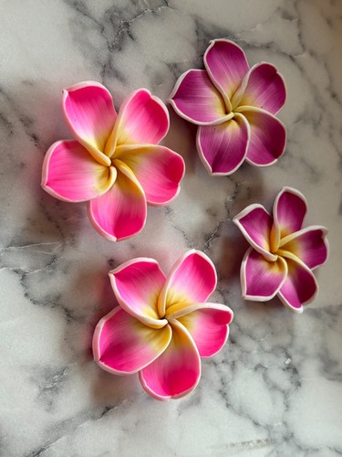 NWOT Plumeria Clay Flatback Flowers Crafts 50mm Set of 4 Pink Purple - Picture 3 of 6