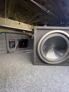 bass system for car