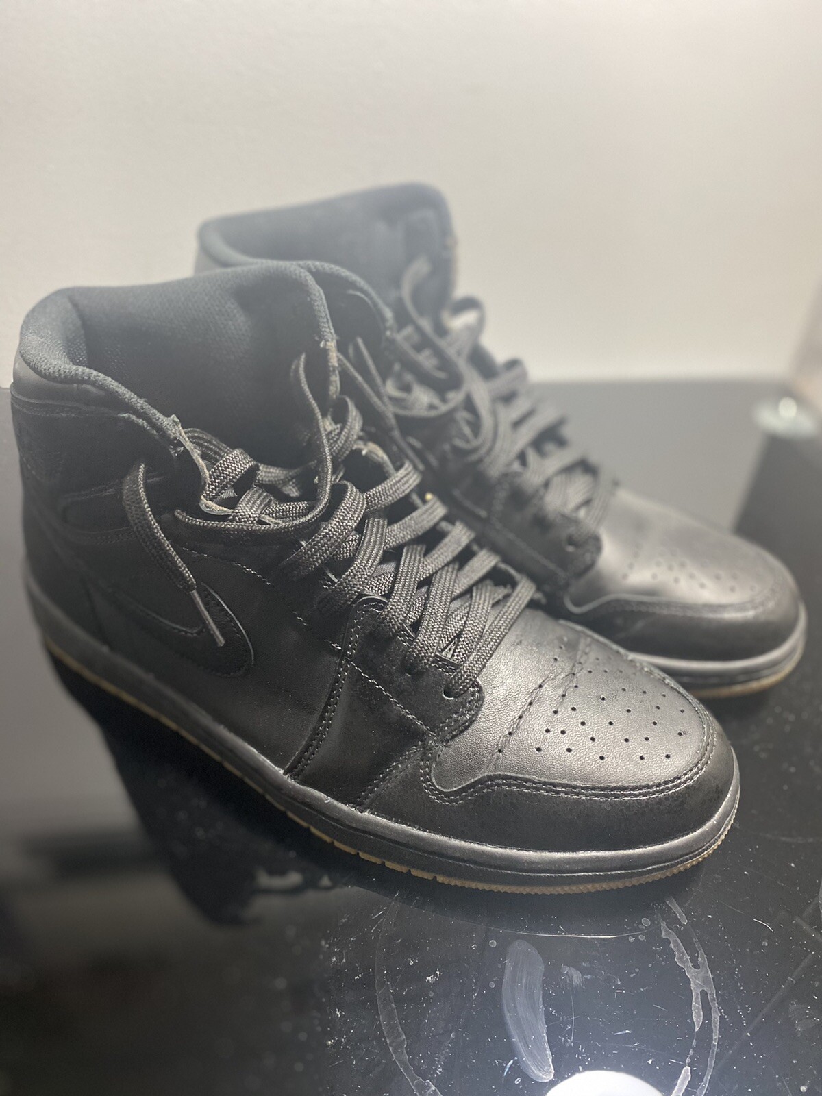 black gum bottom jordan 1