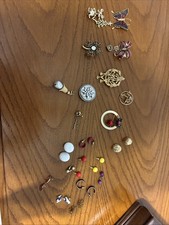 32 Pieces Beautiful Vintage Jewelry for Women Excellent Condition