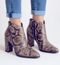 Valeria Leal Animal Snakeskin Side Zip Booties Made in Mexico. size 5.5 NWOT