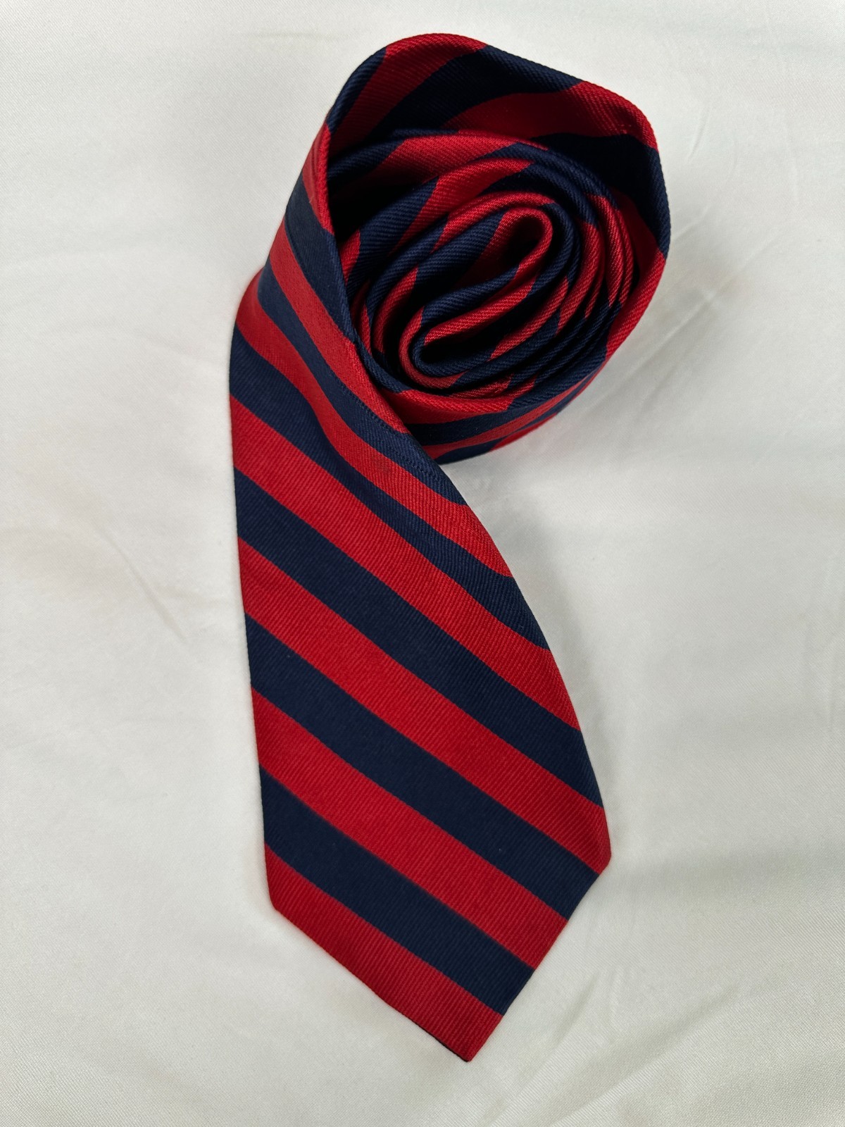 GAP Red & Navy Blue Striped Silk Necktie – 100% Silk Classic Men’s 59