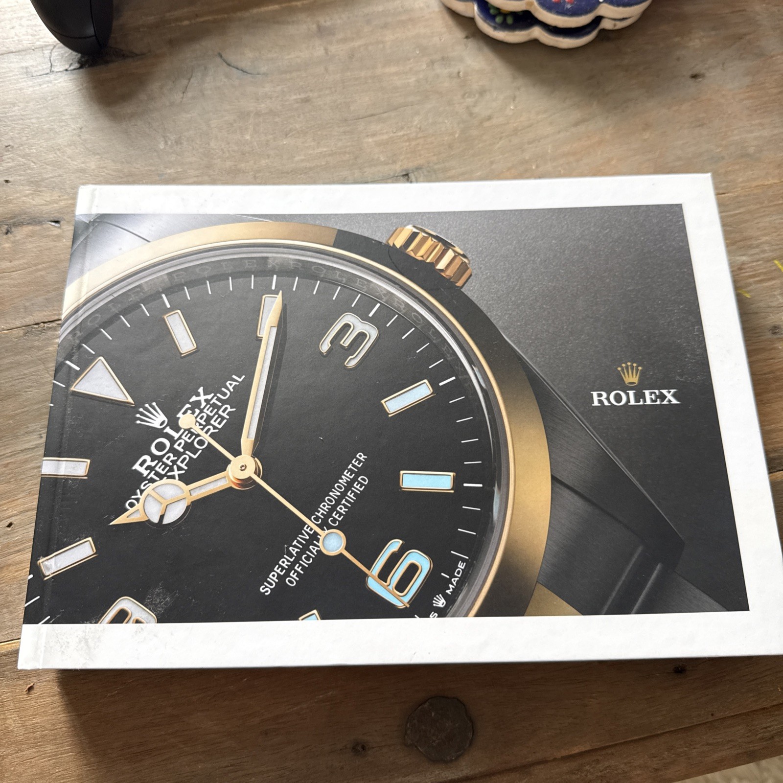 Catalogo orologi Rolex 2021/2022 - Edizione UK. Schienale rigido con listino prezzi