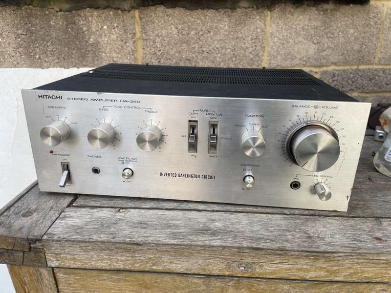 Hitachi HA-250 Vintage 70’s HiFi Amplifier