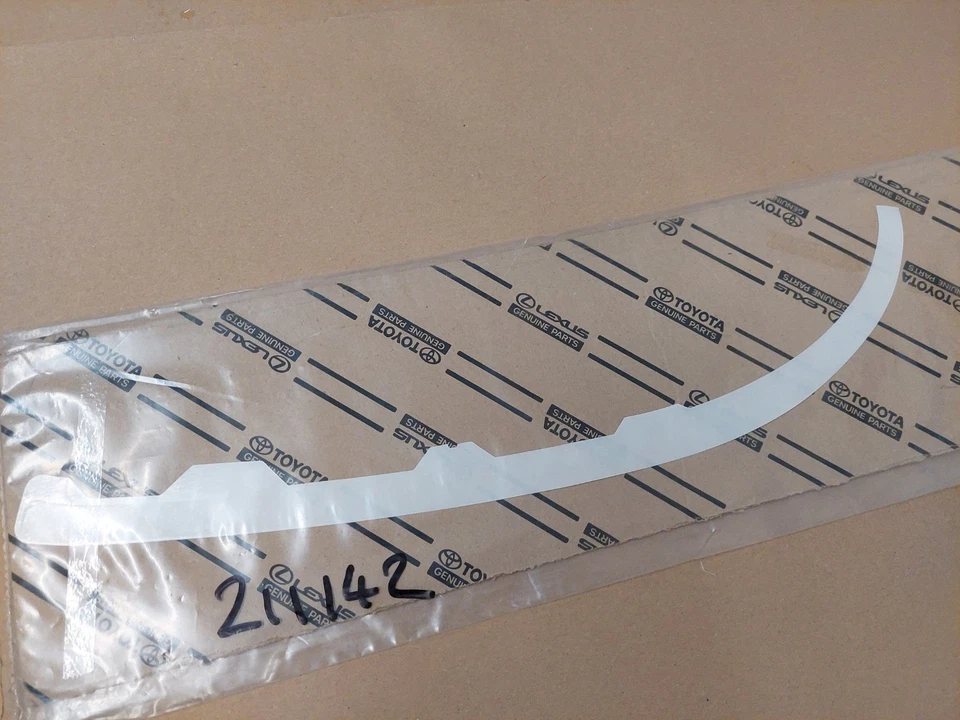 Protector panel puerta trasera izquierda Toyota Hilux MK8 678580K080 2016-2019 genuino Foto 3 de 4