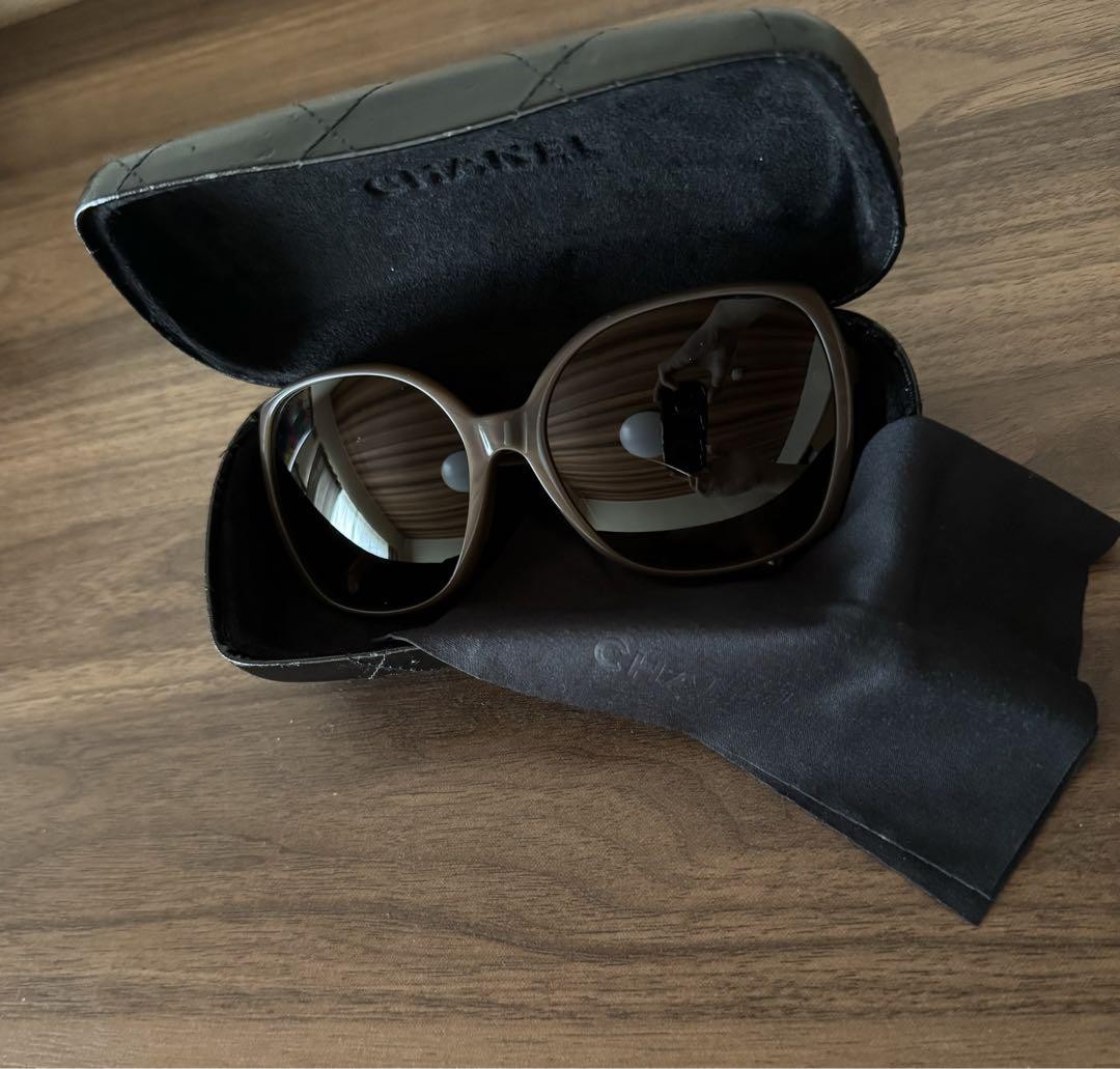 Chanel Brown Tortoiseshell Sunglasses with UV Protection