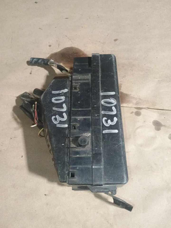 Caja de fusibles Subaru Legacy 2000-2001 relé OEM Foto 3 de 4