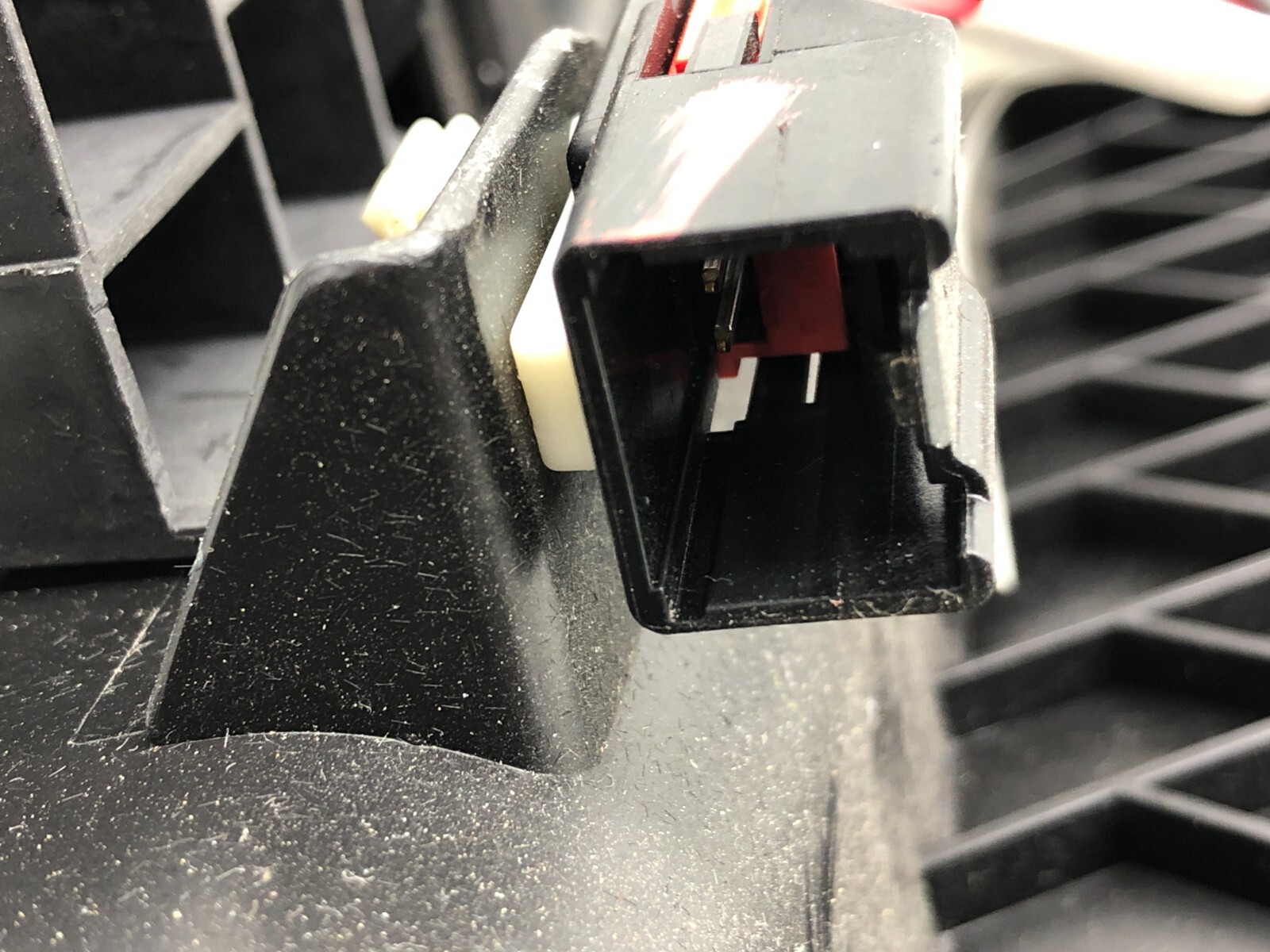 2014-2019 MASERATI GHIBLI S GLOVE BOX STORAGE COMPARTMENT OEM.