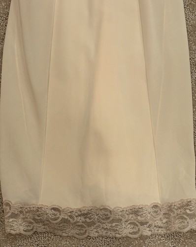 ADONNA STUNNING VTG 1960 Ivory Full Slip Lace Hem/Bodice Slit Adjustable Straps - Picture 3 of 8