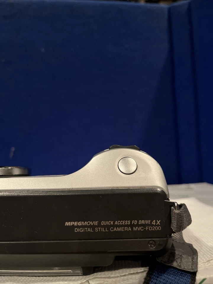 Sony MVC-FD200 Floppy Disk Camera - 2.0MP Compact Digital - Silver - Image 3 of 4