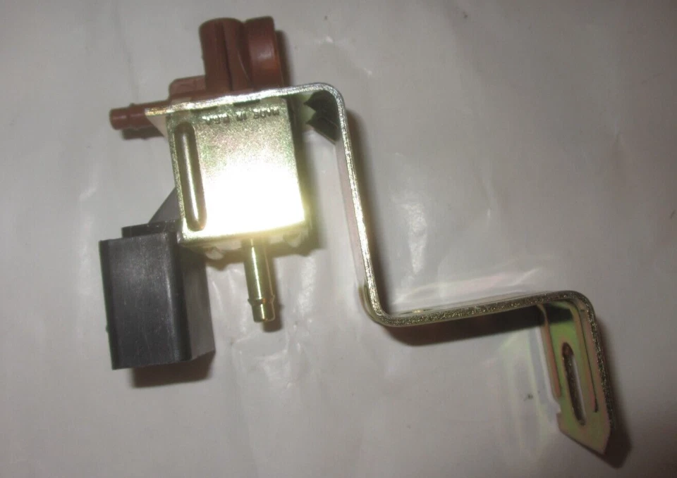 Válvula de derivación solenoide Ford Mustang Pinto Maverick Truck 81 82 83 84 85 86 87 NOS Foto 3 de 4