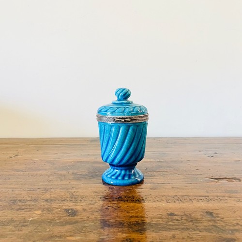 Ancien Pot en Céramique Bleue avec Fermoir en Argent – France, 1920 - Foto 5 di 9