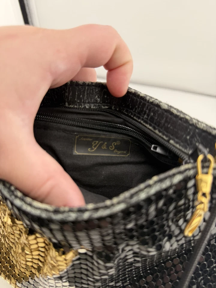 Bolsa metálica vintage ouro preto e prata com alça de ombro de metal e zíper - Imagem 4 de 4