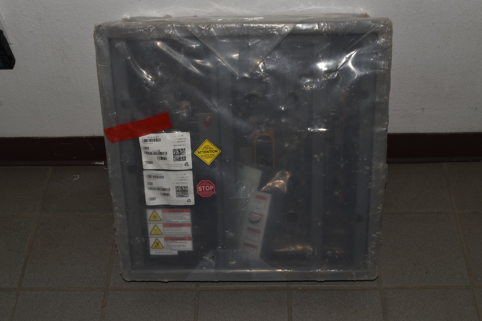 Applied Materials 0010-84100 MANIFOLD- LOADED SWAGELOK / TURCK FCI-10A4P (NGH29)