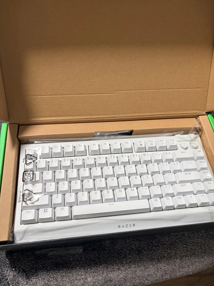 Razer BlackWidow V4 75% Mechanical Gaming Keyboard - White, Orange Switches - Image 2 of 2